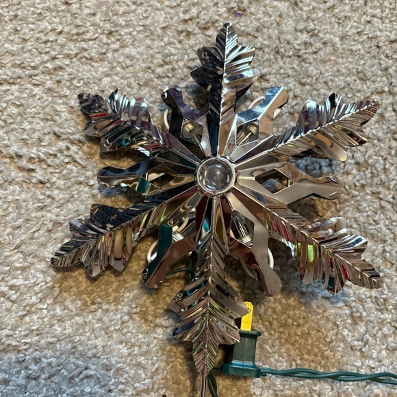 Silver Snowflake Tree Topper Christmas Holiday Decor Light Up Electric Plug In - Picture 3 of 5